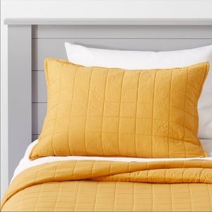 Microfiber pillow shams, golden/yellow color